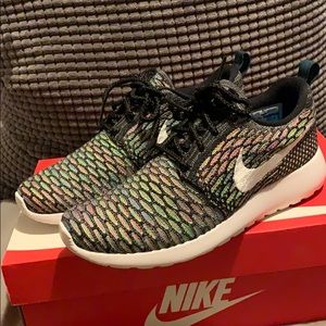 Women Nike multi-color rosherun flyknit